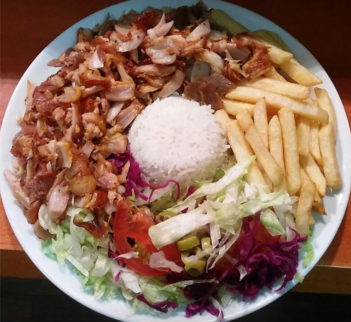 Plato de Kebab con Arroz